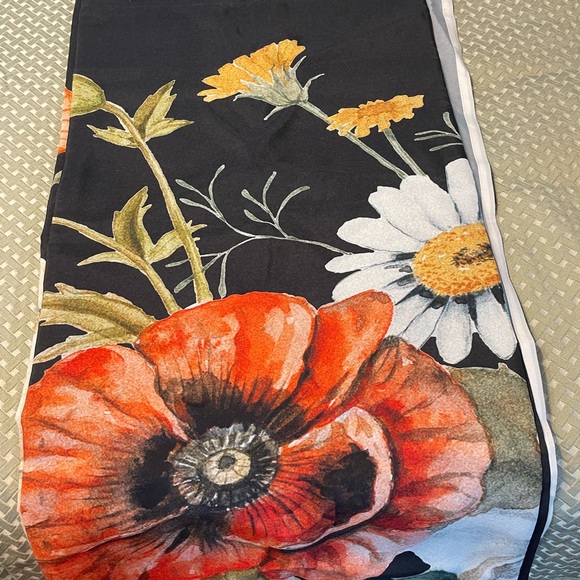 Beautiful floral shower curtain Black with green yellow and white flowers. New - Picture 3 of 5